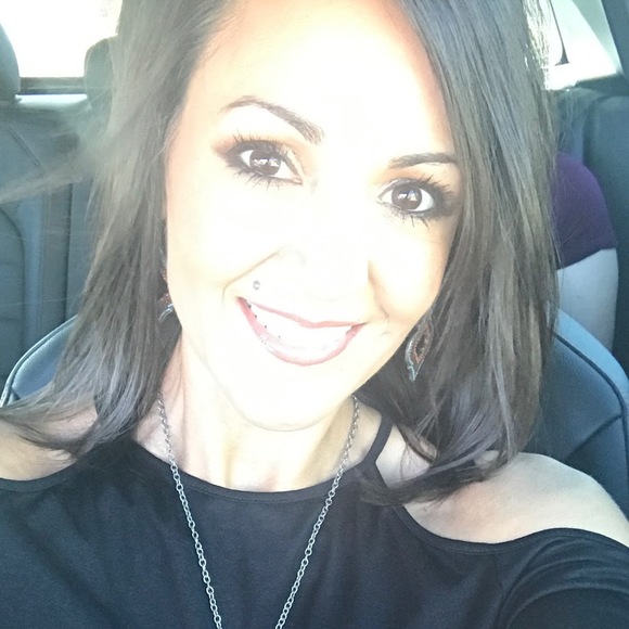 Meet your Posher, Deanna - Picture 1 of 1